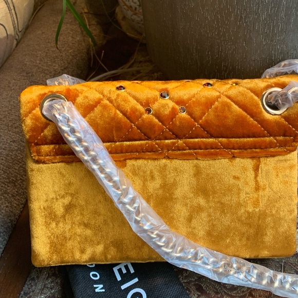 Authentic KURT GEIGER LONDON Velvet magnetic closure convertible Crosb/Shoulder - Picture 12 of 15